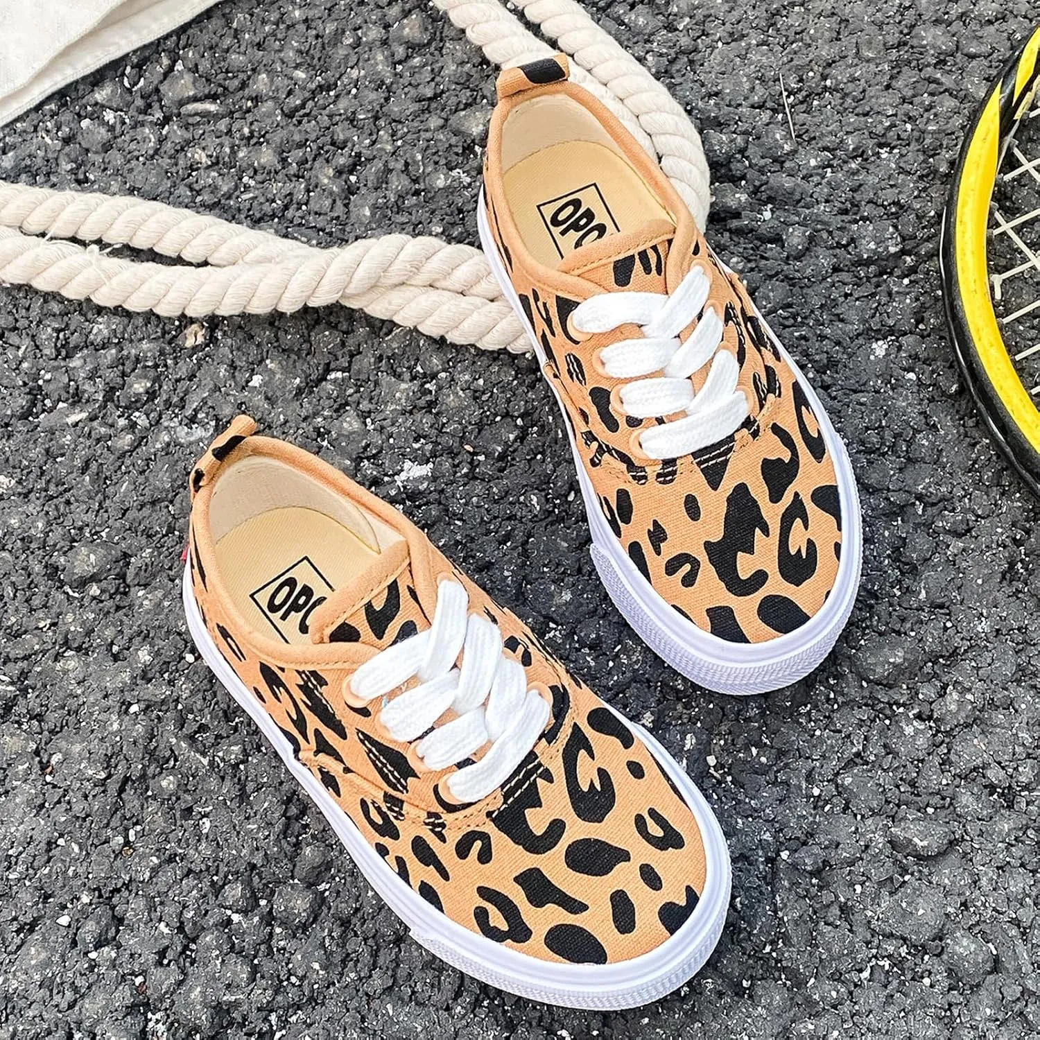 Boys and Girls Low Top Sports Shoes Lace up Canvas Children's Shoes Comfortable and Lightweight Skateboarding Shoes