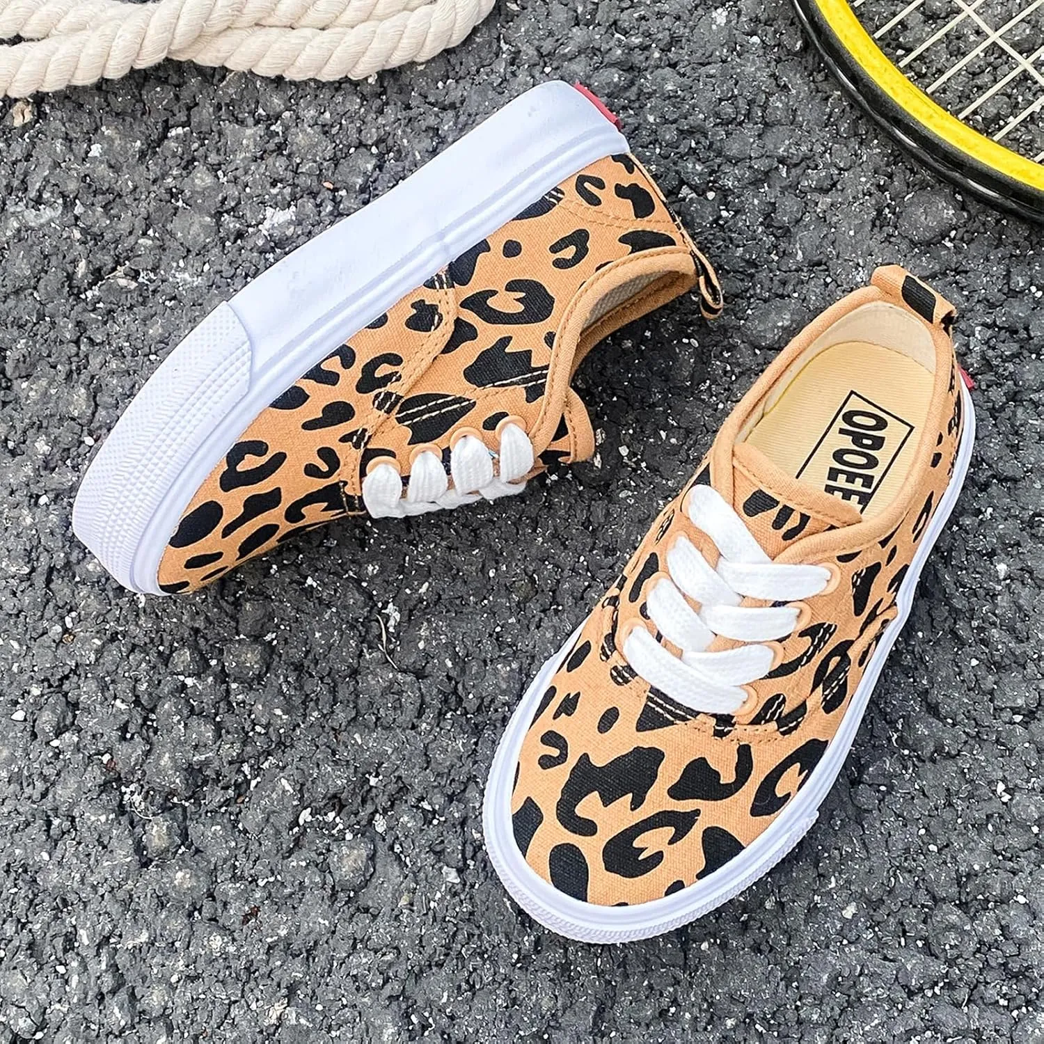 Boys and Girls Low Top Sports Shoes Lace up Canvas Children's Shoes Comfortable and Lightweight Skateboarding Shoes