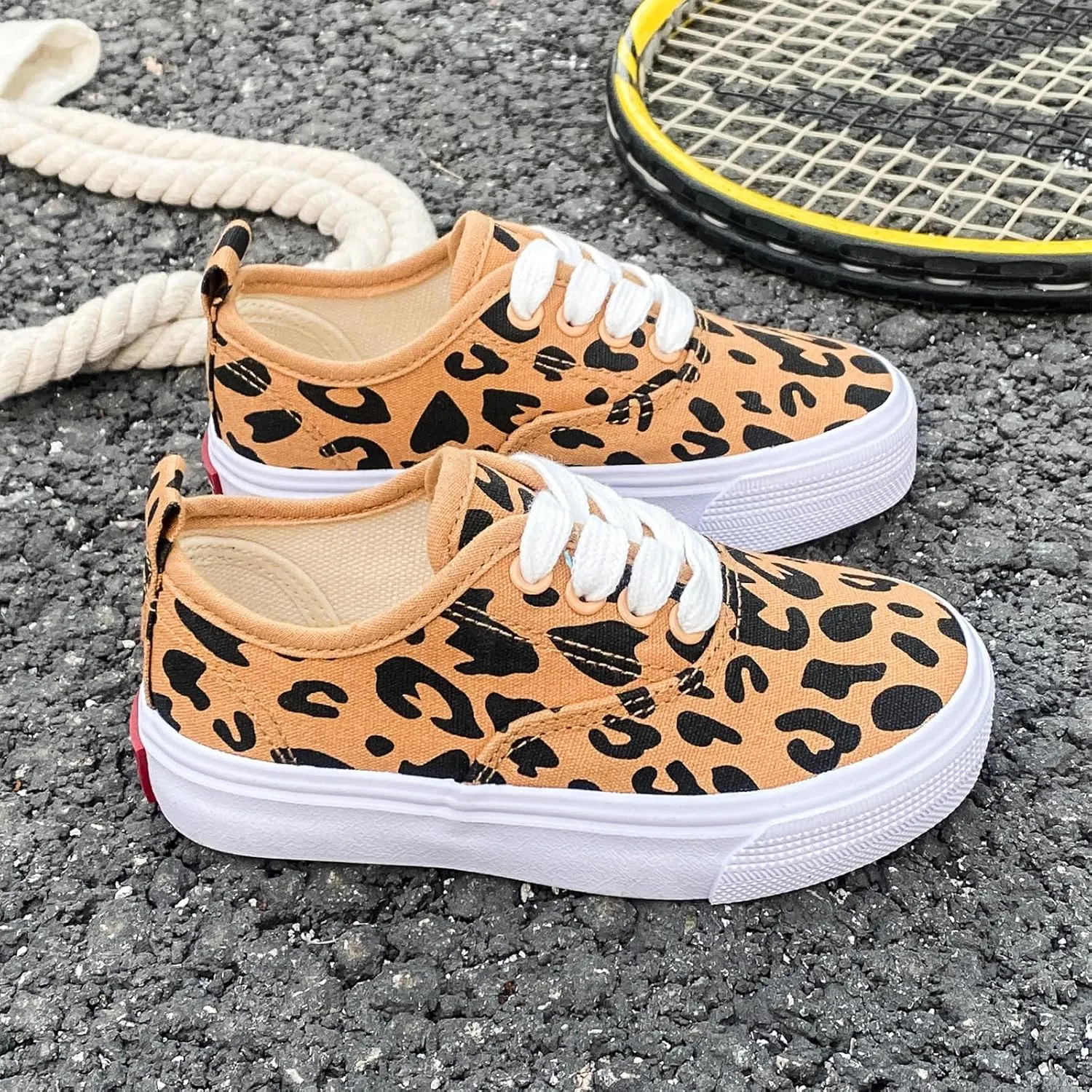 Boys and Girls Low Top Sports Shoes Lace up Canvas Children's Shoes Comfortable and Lightweight Skateboarding Shoes