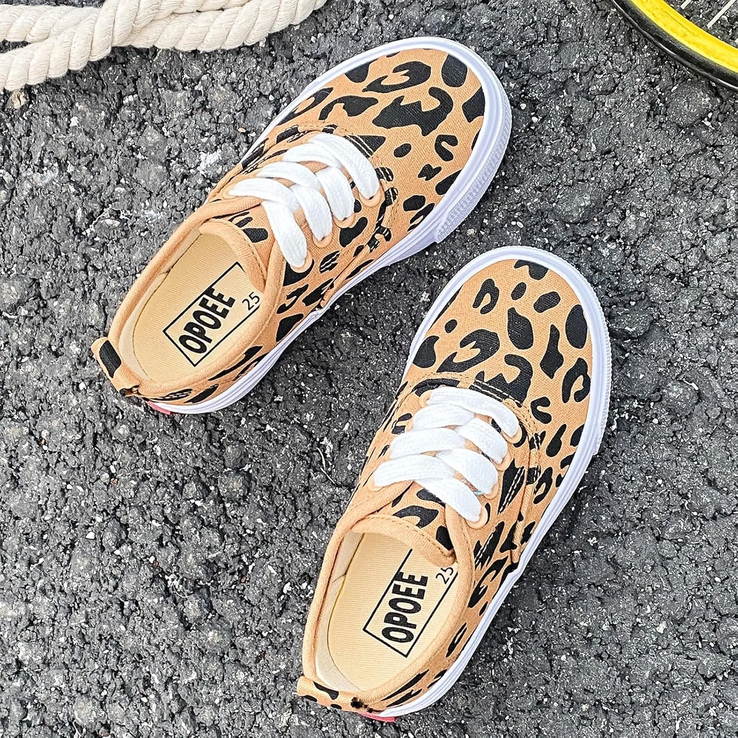 Boys and Girls Low Top Sports Shoes Lace up Canvas Children's Shoes Comfortable and Lightweight Skateboarding Shoes