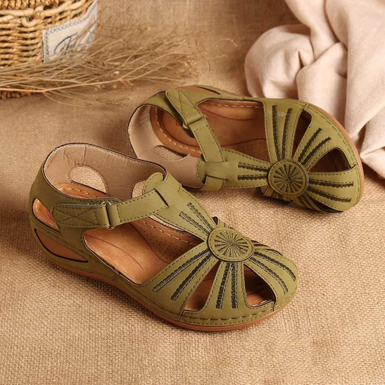 GUNIYIFS Womens Close Toed Sandals Flats Beach Wedge Sandals with Arch Support for Women Summer Casual Comfy Orthotic Shoes