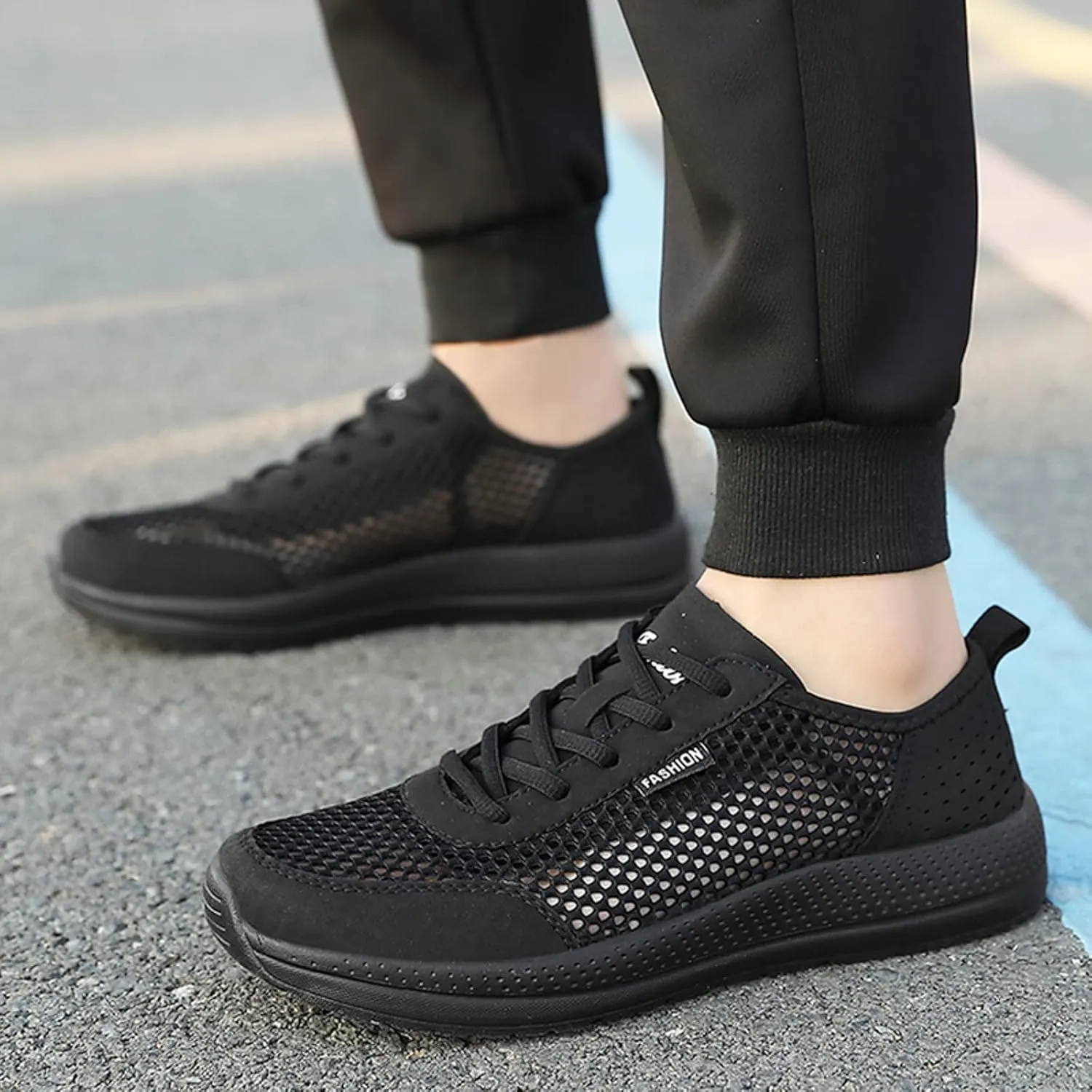 Men Sports Shoes Fashionable Summer New Pattern Hollow Mesh Breathable Comfortable and Simple Sneaker Crease Shield Men
